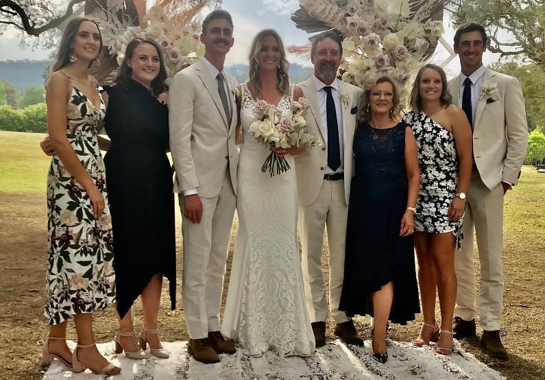 Mitchell Starc with his family members at the wedding ceremony of Brandon Starc. Source: @cratssnr/Instagram